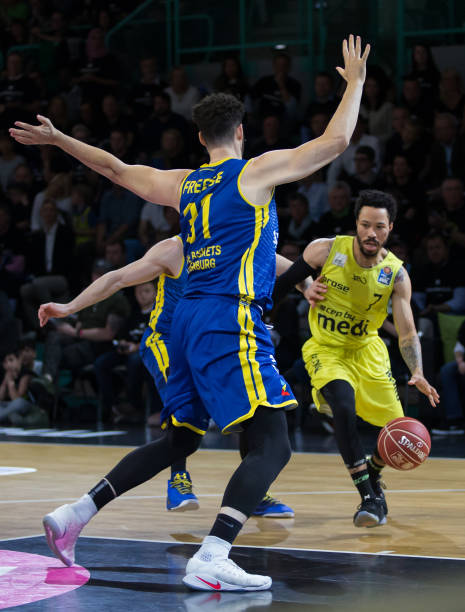 在防守端 在防守端