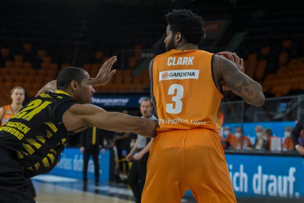 效的中场防 效的中场防