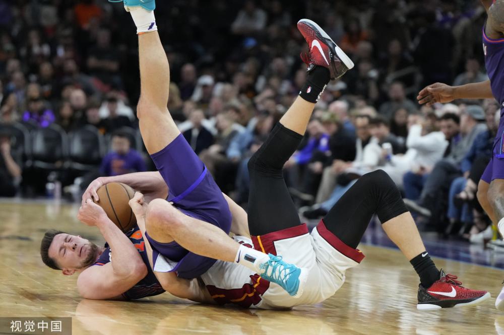 而中场球员 而中场球员